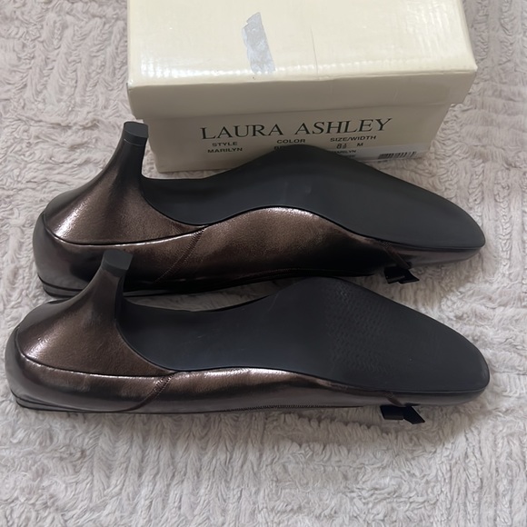 Laura Ashley Marilyn heels in color Bronze Size 8.5, New in box - Picture 9 of 16
